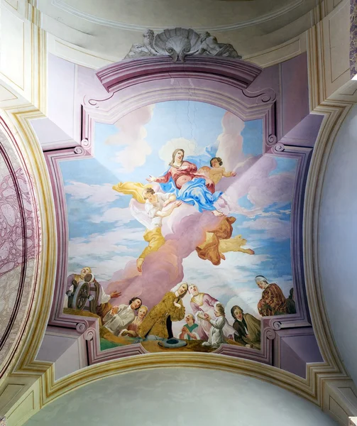 Interiér poutního kostela v obci křtiny — Stock fotografie
