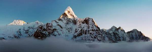 ama dablam görünümünü akşam