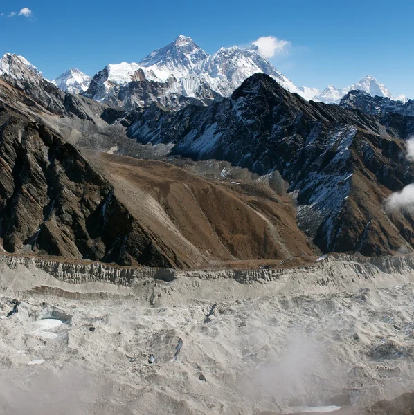 珠穆朗玛峰从戈焦视图 ri — 图库照片