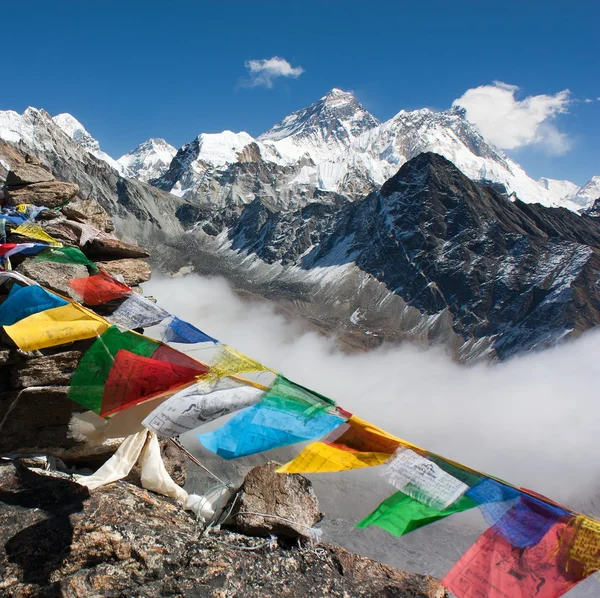 Widok na everest z gokyo ri - droga do Everest base camp — Zdjęcie stockowe