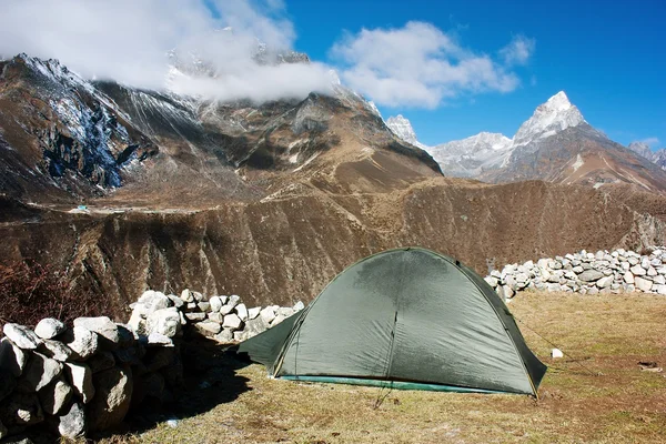 Tent in Himalayan mountains - trek to Everest base camp — Stock Photo, Image