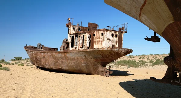 Boote in der Wüste - arales Meer — Stockfoto