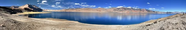 Panoramic view of Tso Moriri lake — Stock Photo, Image