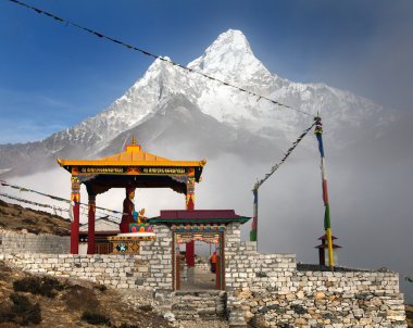 Buda Pangboche Manastırı ve mount Ama Dablam