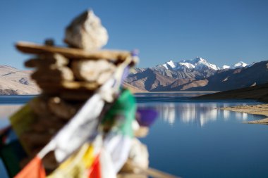 dua bayrakları ile teknik destek moriri göl