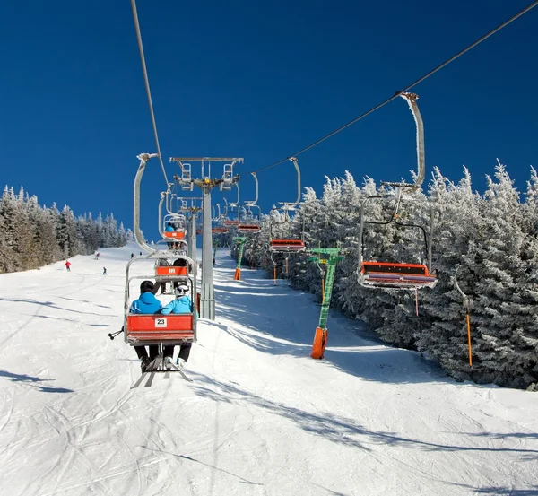 Chair lift on Mount Serak for downhill skiers — Stock Photo, Image