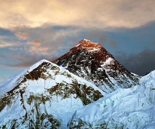 Abendliche Ansicht des Everest von kala patthar — Stockfoto