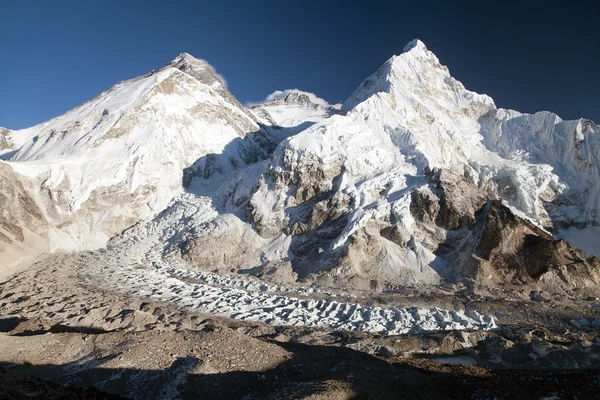 美丽的景色，登上珠穆朗玛峰、 洛子峰和努 — 图库照片