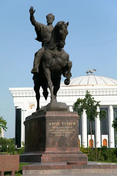 Памятник Амиру Темуру в Ташкенте - Узбекистан — стоковое фото