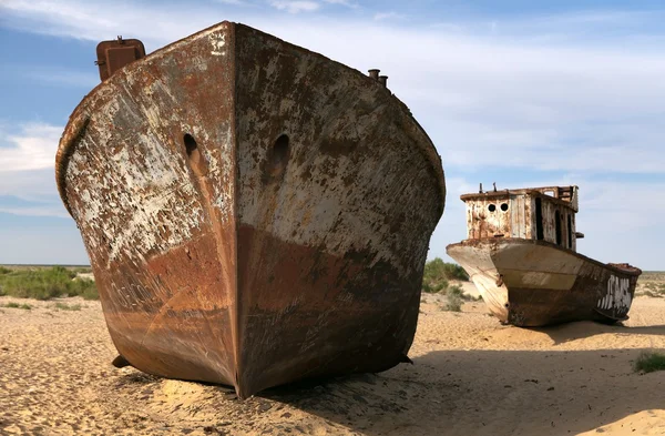 Boote in der Wüste - Aralmeer - Usbekistan — Stockfoto