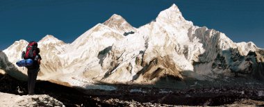 Everest dağının panoramik görünüm