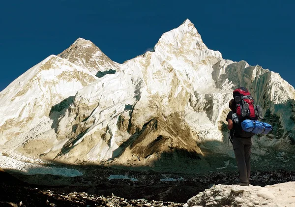Everest dağının panoramik görünüm — Stok fotoğraf