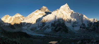 Akşam Panoramik dağ herhangi bir zamanda Kala Patthar üzerinden