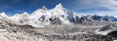 Everest dağının panoramik görünüm