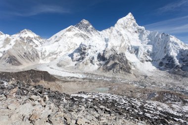 Everest dağının panoramik görünüm