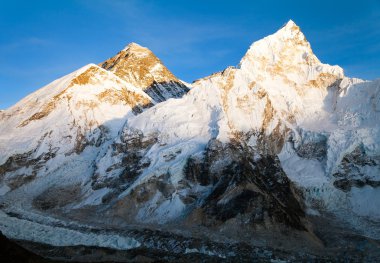 Everest'in görünümünden kala patthar akşamlar