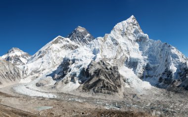 Everest dağının panoramik görünüm