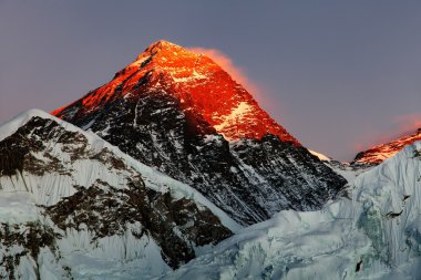 Everest'in görünümünden kala patthar akşamlar