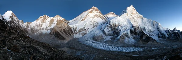 Ночной вид на Эверест — стоковое фото