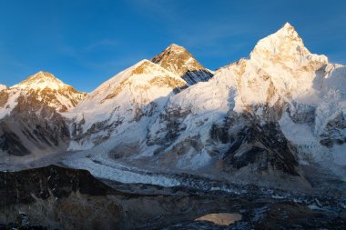 Everest'in görünümünden kala patthar akşamlar