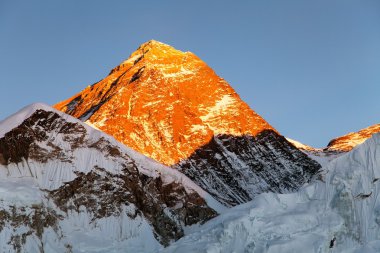 Everest'in görünümünden kala patthar akşamlar