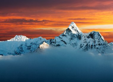 ama dablam görünümünü akşam