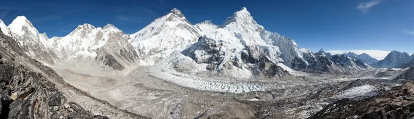 美丽的景色，登上珠穆朗玛峰、 洛子峰和努 — 图库照片