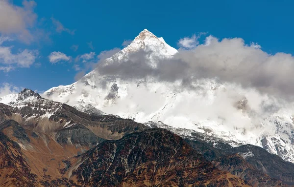 Pyutha hiu chuli (7246 m) Himal Νταουλαγκίρι — Φωτογραφία Αρχείου