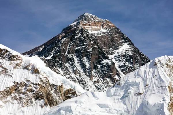 Everest'in Kala Patthat üzerinden