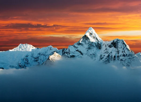 Βράδυ το ama dablam θέα — Φωτογραφία Αρχείου