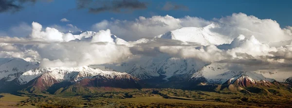 Lenin peak from alay range - Kyrgyz pamirgebirge — Stockfoto