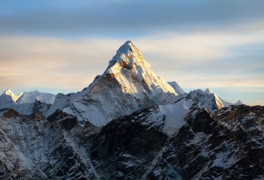 Ama dablam everest ana kampı giderken