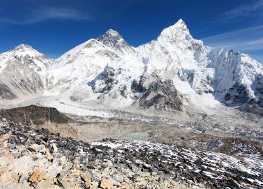 Everest dağının panoramik görünüm