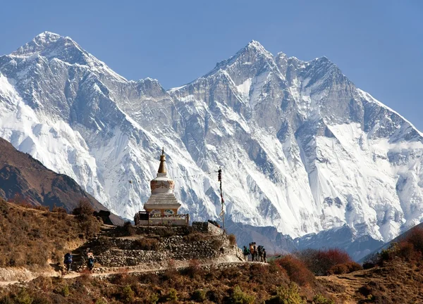 Stupa nær Namche Bazar og Mount Everest, Lhotse - Stock-foto