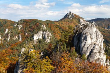 Sonbahar görünümünden Sulov rockies - sulovske skaly