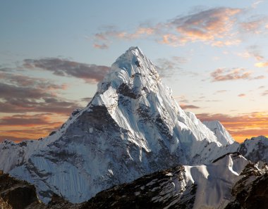 Ama dablam everest ana kampı giderken