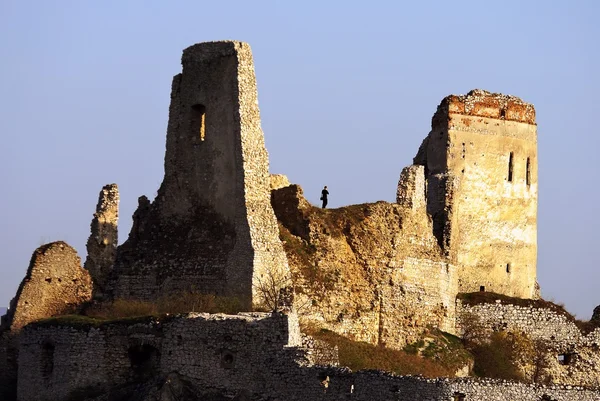 Abendliche Ansicht der Ruinen von cachticky hrad - Slowakei — Stockfoto