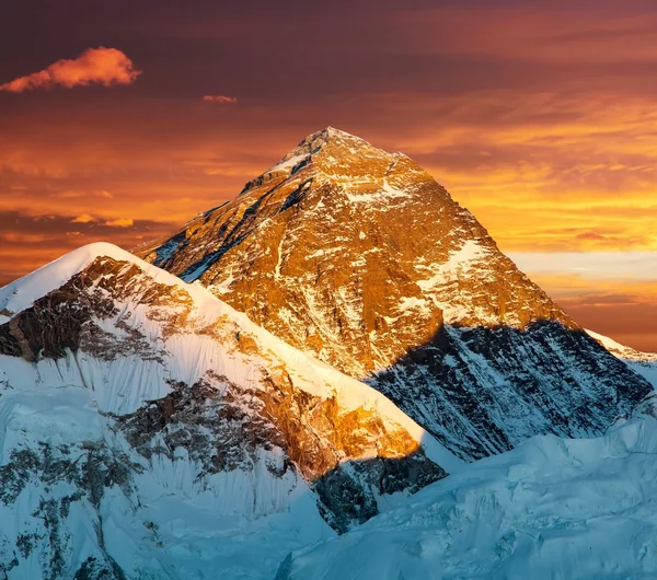 Everest'in görünümünden kala patthar akşamlar