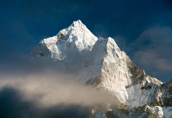 Beautiful view of mount Ama Dablam — Stock Photo, Image