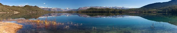 Rara Daha ya da Mahendra Tal göl manzarasına — Stok fotoğraf