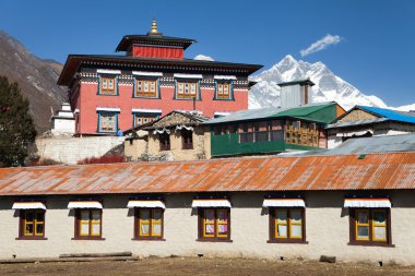 Everest Dağı ve Lhotse ile Tengboche gompa