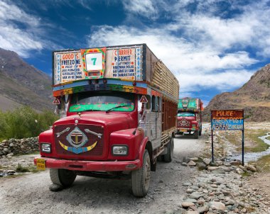 stupa a karsha gompa - monastero buddista in zanskar