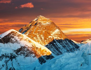 Everest'in görünümünden kala patthar akşamlar