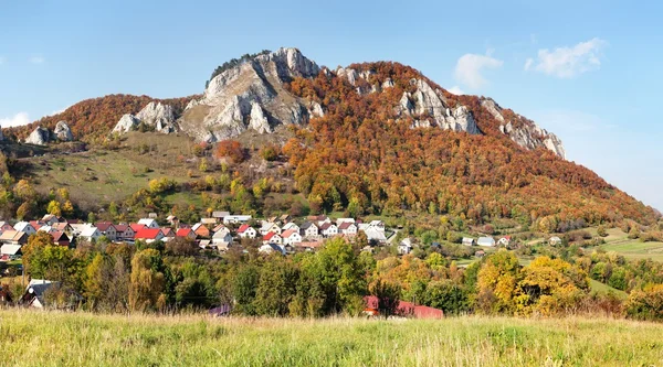 Vrsatec y Vrsatecke Podhradie aldea - Eslovaquia —  Fotos de Stock