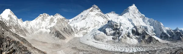 Гарний вигляд Евересту, Лхоцзе і Нуптзе — стокове фото