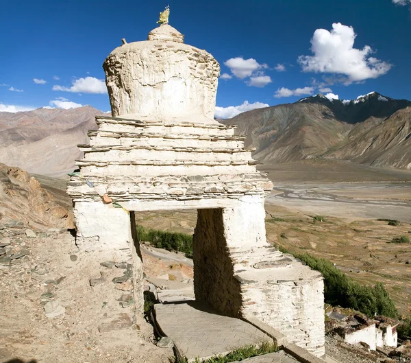 Stupa in Karsha gompa - buddhist monastery in Zanskar — Stock Photo, Image