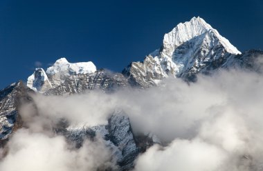 kangtega ve thamserku