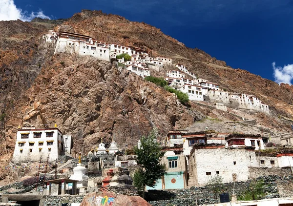 Karsha gompa - monasterio budista en el valle de Zanskar — Foto de Stock