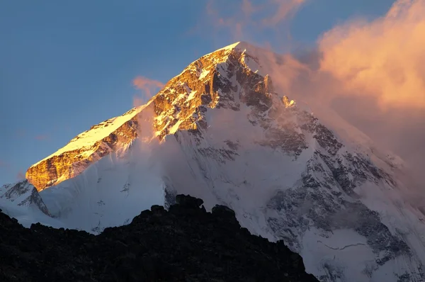 Vista serale del monte Cho oyu da Gokyo Ri — Foto Stock