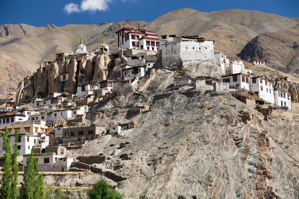 Lamayuru gompa - buddhista kolostor indus-völgyi — Stock Fotó